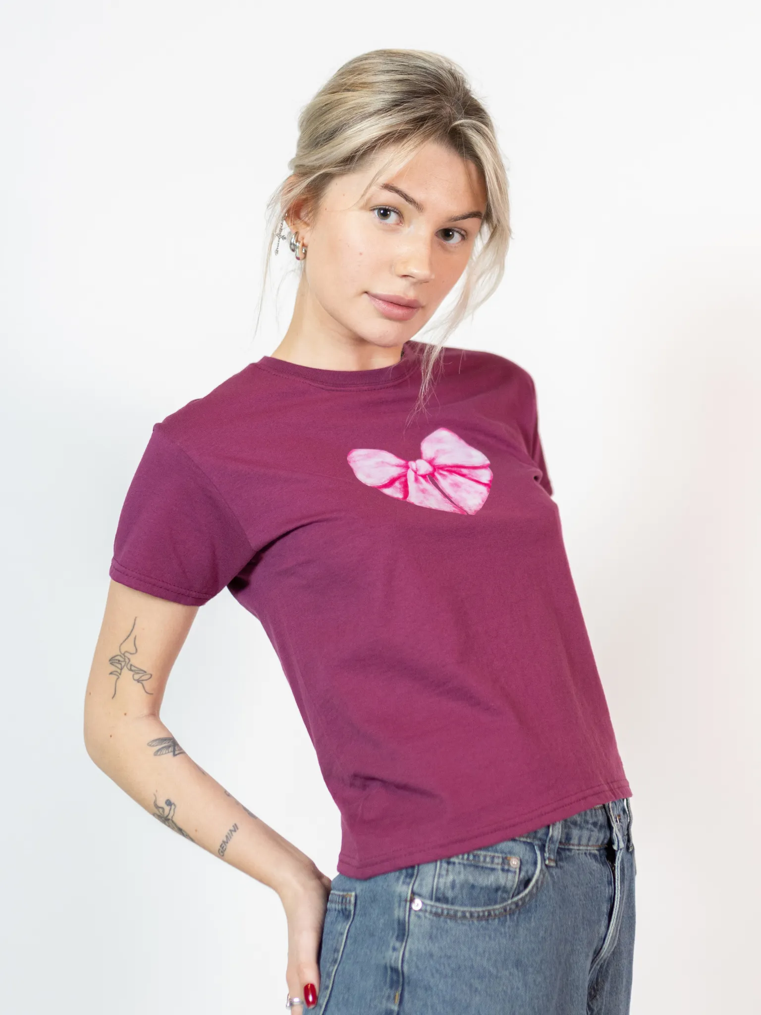 BOW HEART, BABY TEE - BORDEAUX